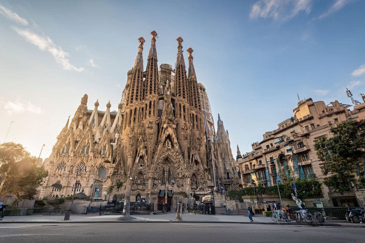 Barcelona in 3 Days: Architecture, Food & Beaches