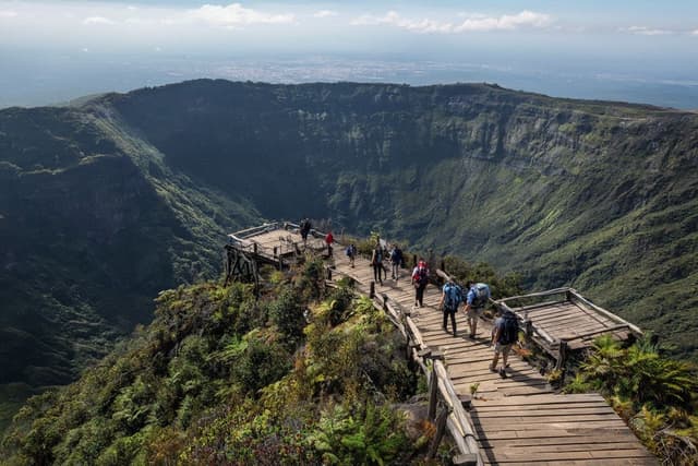 Hiking El Boqueron Crater