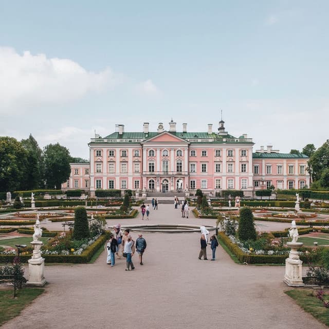 Kadriorg Palace